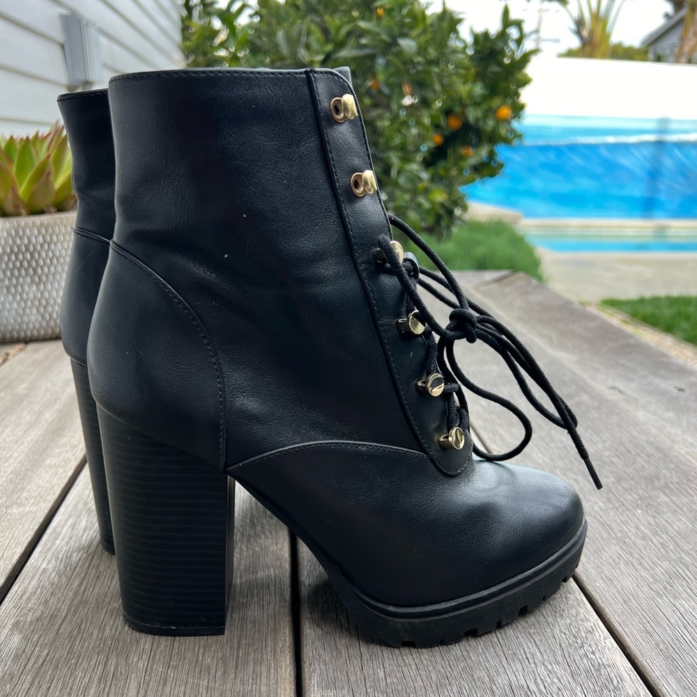 Express heeled boots